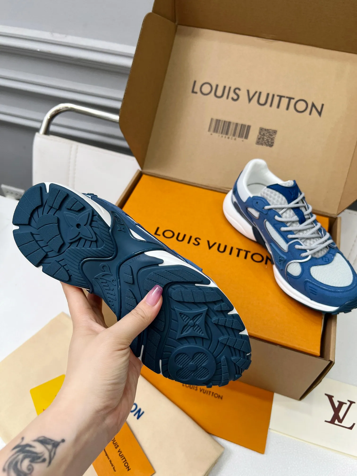 👟👟Ex-factory price 560👟👟 Women's shoes, women's clothing, men's size +10 2025 new LV couple's same style sports shoes, hot coming🔥🔥🔥Official website synchronized fabric, using special material printing process. Inside, breathable mesh size (women's model 35-42) (men's model 39-46, 45-46 customized)